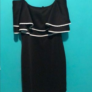 Fitted off-the-shoulder black and white dress